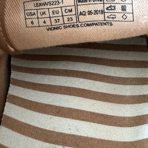 Leather Vionic Sneakers, size 6 womens - Picture 8 of 8